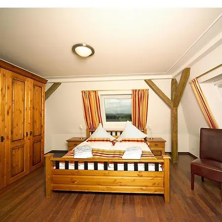 阿里尔海滩城堡旅馆 招待所 4*