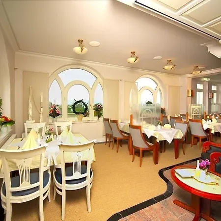 阿里尔海滩城堡旅馆 招待所 4*